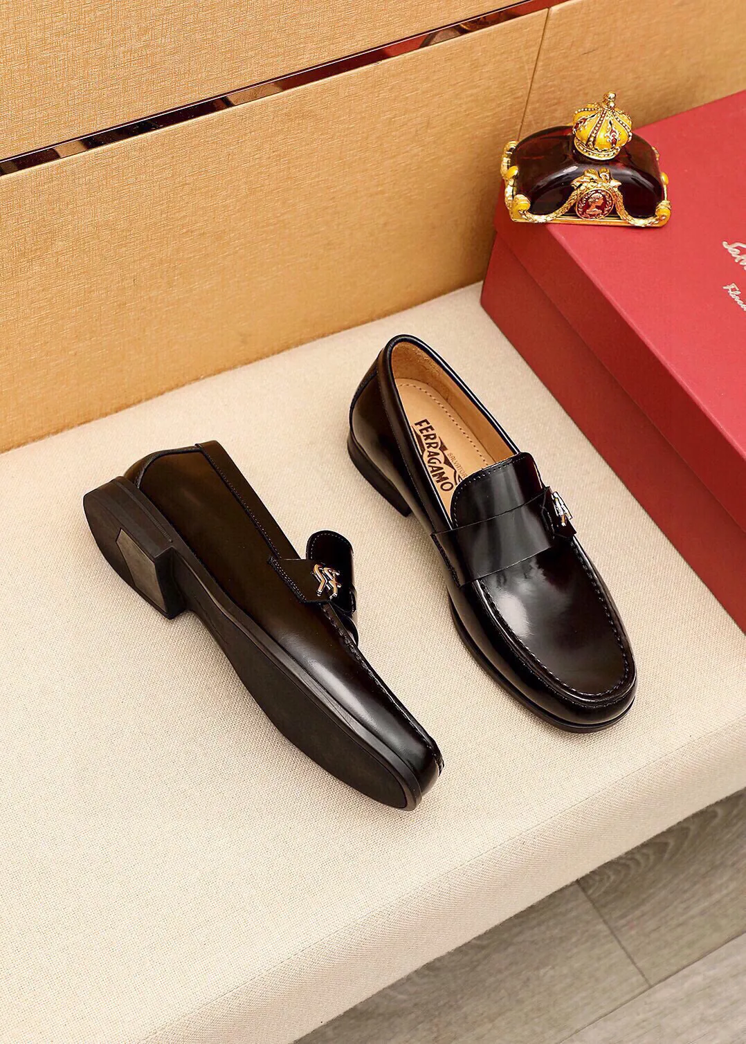 Men's shoes 💰480 💐 Product trademark: Ferragamo "Ferragamo" casual leather shoes Regular size: 38-44 (45🉑️customized) Product materials: Selected imported first-layer open-edge beaded cowhide leather upper + luxury hardware buckle, imported water-dyed cowhide leather lining. Strong three-dimensional visual effect, original outsole color: 4⃣️seed leather materials available